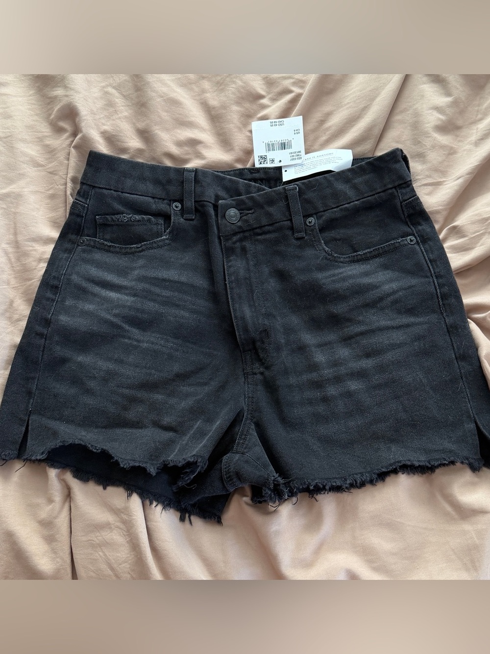 American Eagle Outfitters Black Denim Frayed Hem Curvy Mom Short Size 6